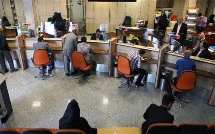 توصیه‌های کرونایی؛ هنگام حضور در شعب بانک‌ از 2 ماسک استفاده کنید