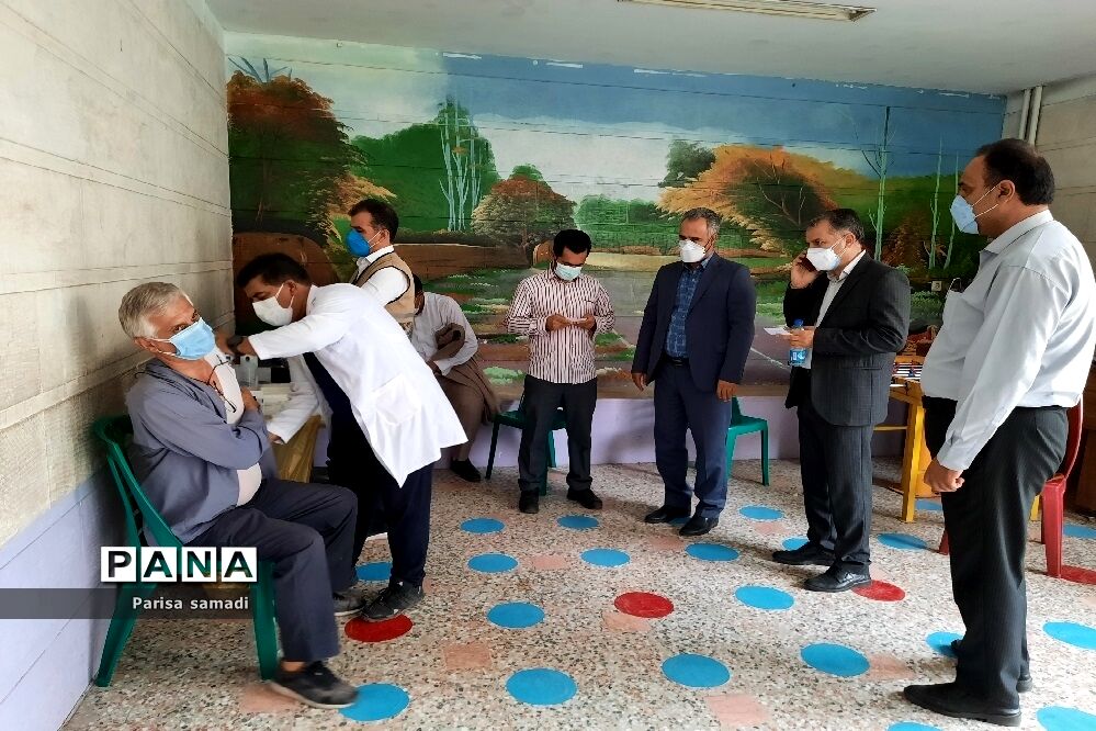 مرحله اول واکسیناسیون فرهنگیان منطقه ۱۳ در دبستان علویه