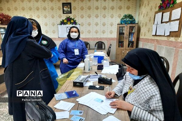مرحله اول واکسیناسیون فرهنگیان منطقه ۱۳ در دبستان علویه