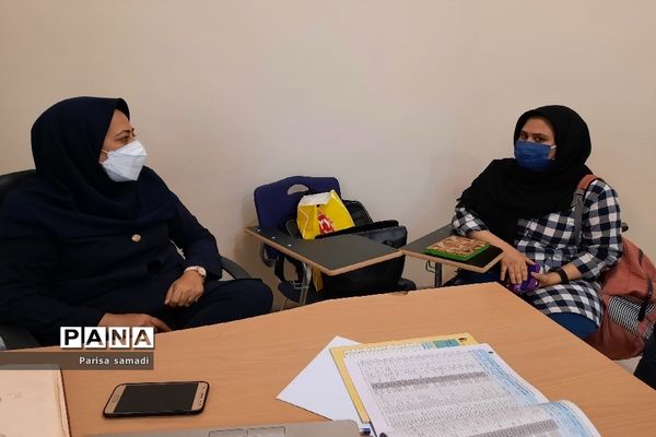 بازدید مدیر آموزش و پرورش منطقه ۱۳ از پایگاه‌های مشاوره کنکور ۱۴۰۰