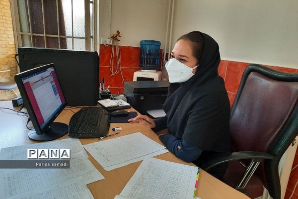 بازدید مدیر آموزش و پرورش منطقه ۱۳ از پایگاه‌های مشاوره کنکور ۱۴۰۰