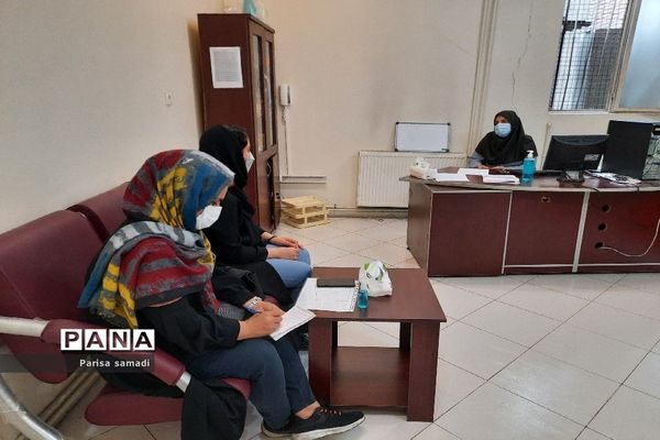 بازدید مدیر آموزش و پرورش منطقه ۱۳ از پایگاه‌های مشاوره کنکور ۱۴۰۰