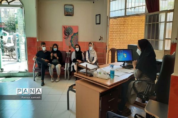 بازدید مدیر آموزش و پرورش منطقه ۱۳ از پایگاه‌های مشاوره کنکور ۱۴۰۰