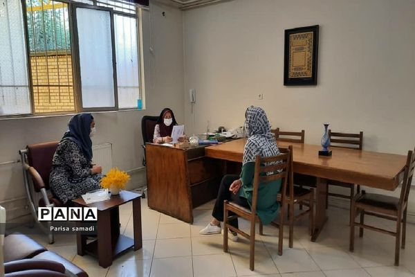 بازدید مدیر آموزش و پرورش منطقه ۱۳ از پایگاه‌های مشاوره کنکور ۱۴۰۰