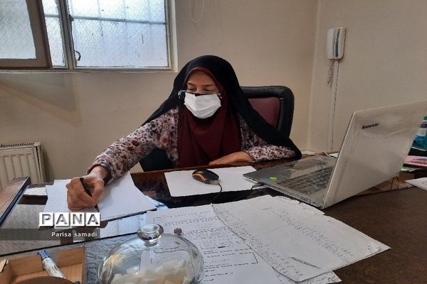 بازدید مدیر آموزش و پرورش منطقه ۱۳ از پایگاه‌های مشاوره کنکور ۱۴۰۰