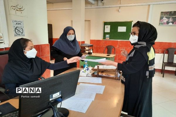 بازدید مدیر آموزش و پرورش منطقه ۱۳ از پایگاه‌های مشاوره کنکور ۱۴۰۰