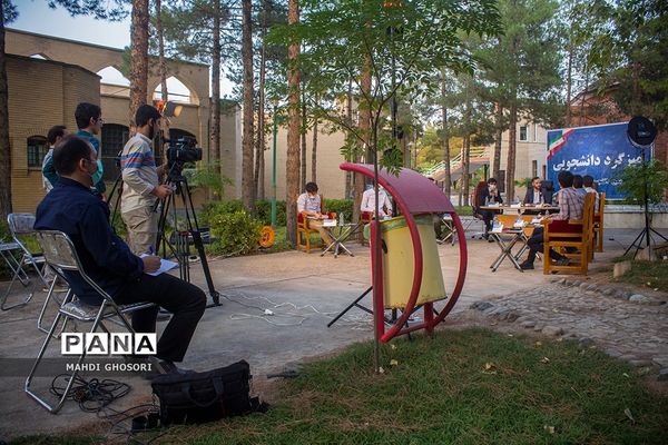 میزگرد بسیج دانشجویی قم با موضوع طرح صیانت از حقوق کاربران فضای مجازی