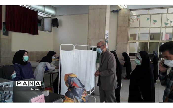 بازدید معاون تربیت بدنی و سلامت شهر تهران از پایگاه واکسیناسیون فرهنگیان منطقه ۷