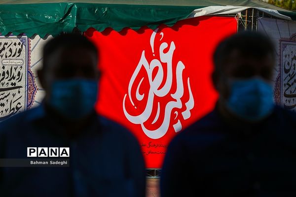 بازدید شهردارو رییس شورای شهر تهران از نمایشگاه عطر سیب