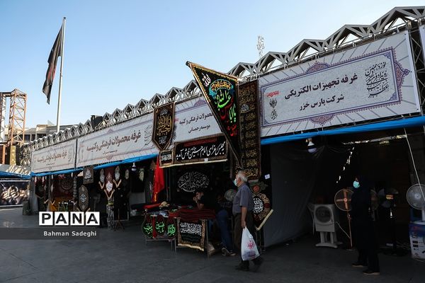 بازدید شهردارو رییس شورای شهر تهران از نمایشگاه عطر سیب