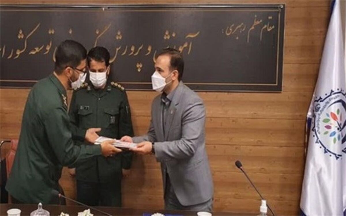 تکریم و معارفه فرماندهان بسیج دانش‌آموزی آموزش و پرورش ناحیه یک بهارستان