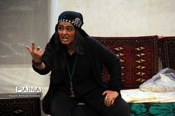 اجرای نمایش «خاک سفید»