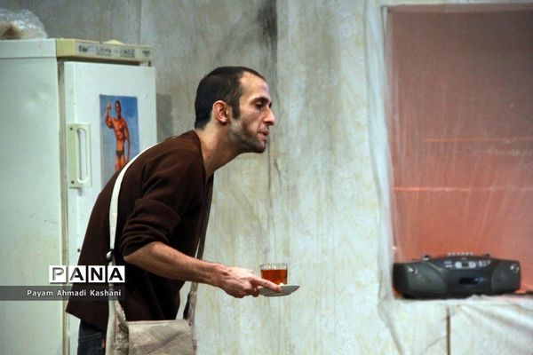 اجرای نمایش «خاک سفید»