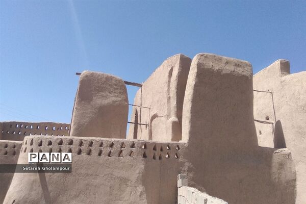 جلوه زیبا و باشکوه  آسیاب بادی شهرستان درمیان