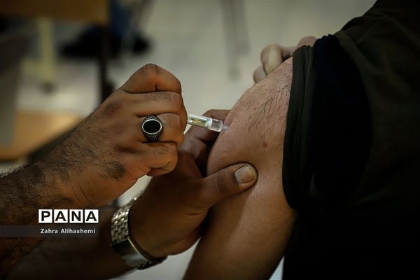 واکسیناسیون فرهنگیان در مدرسه ماندگار البرز