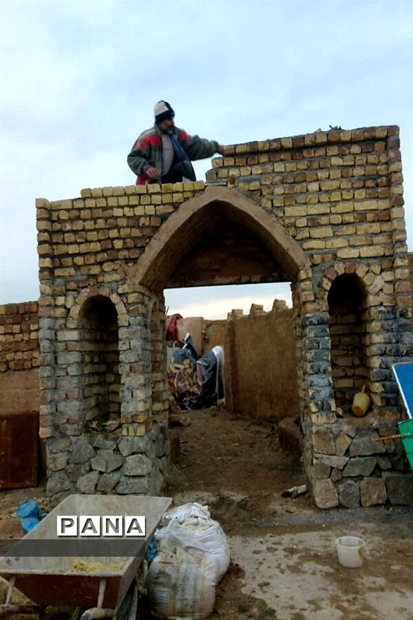 آماده سازی نمایشگاه «غنچه های خونین» در روستای باقرآباد قم