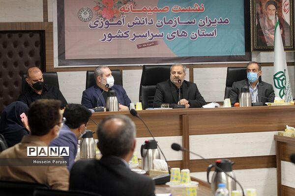نشست صمیمانه مدیران سازمان دانش آموزی استان‌های سراسر کشور