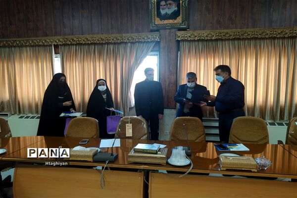 تقدیر از دانش آموز برتر جشنواره تابستان شاد و خبرنگاران برتر اداره آموزش وپرورش ناحیه4 استان اصفهان