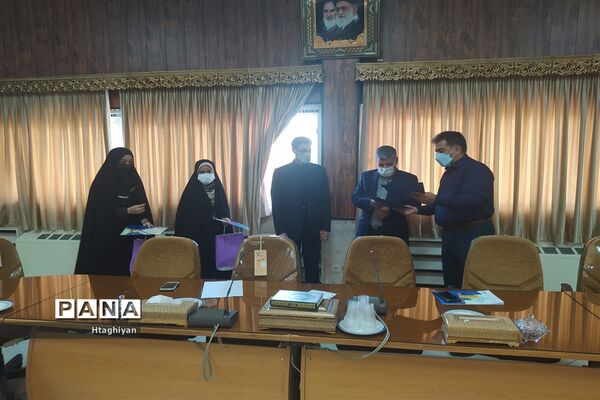 تقدیر از دانش آموز برتر جشنواره تابستان شاد و خبرنگاران برتر اداره آموزش وپرورش ناحیه4 استان اصفهان