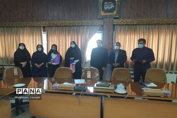 تقدیر از دانش آموز برتر جشنواره تابستان شاد و خبرنگاران برتر اداره آموزش وپرورش ناحیه4 استان اصفهان
