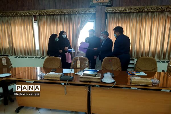 تقدیر از دانش آموز برتر جشنواره تابستان شاد و خبرنگاران برتر اداره آموزش وپرورش ناحیه4 استان اصفهان