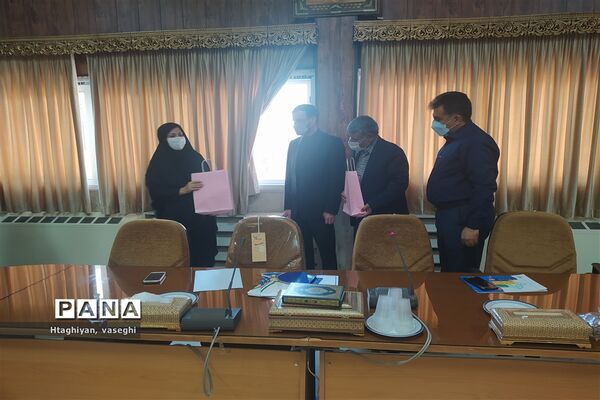 تقدیر از دانش آموز برتر جشنواره تابستان شاد و خبرنگاران برتر اداره آموزش وپرورش ناحیه4 استان اصفهان