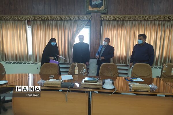 تقدیر از دانش آموز برتر جشنواره تابستان شاد و خبرنگاران برتر اداره آموزش وپرورش ناحیه4 استان اصفهان