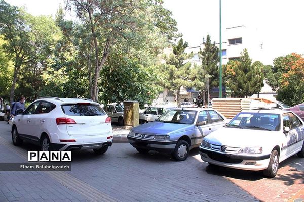 پیاده رو یا پارکینگ؟!