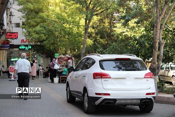 پیاده رو یا پارکینگ؟!