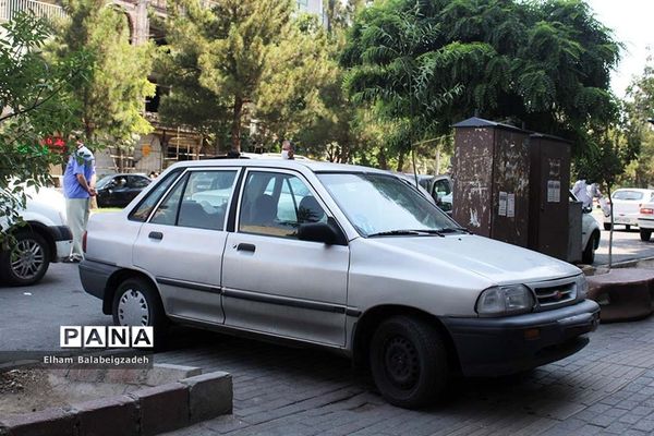 پیاده رو یا پارکینگ؟!