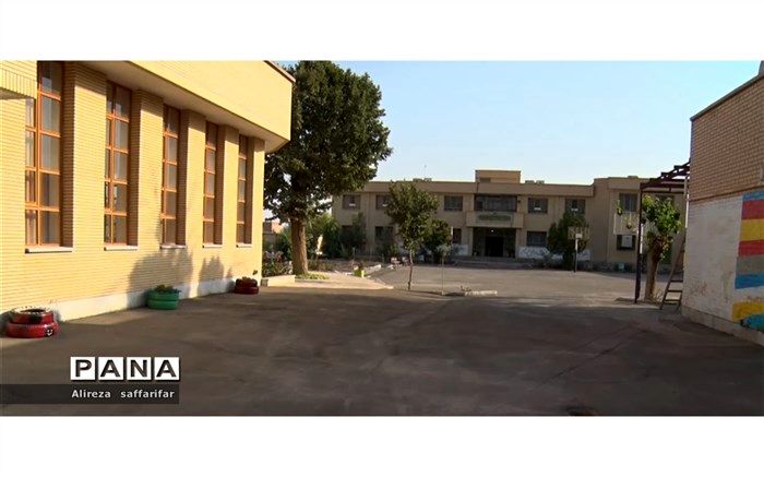 کمبود فضای آموزشی در هنرستان دخترانه دکتر فاطمی اردستان