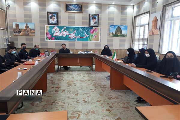 تجلیل اعضای شورای شهر ابرکوه از خبرنگاران فعال پانا