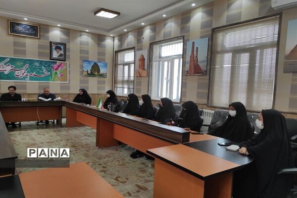 تجلیل اعضای شورای شهر ابرکوه از خبرنگاران فعال پانا
