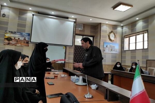 تجلیل اعضای شورای شهر ابرکوه از خبرنگاران فعال پانا