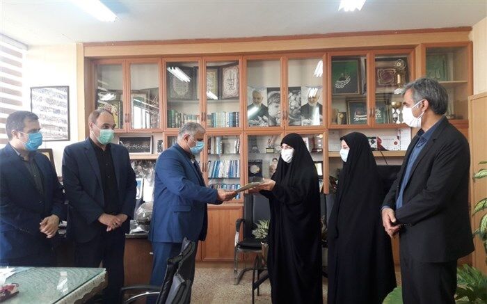 تقدیر از برگزیده کشوری جشنواره الگوهای برتر تدریس در پاکدشت