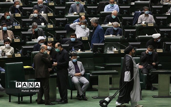 نماینده خمین: اظهاراتی که جنبه قومیتی و نژادی دارد وحدت کلمه را خدشه‌دار می‌کند