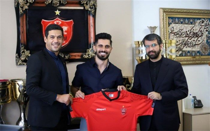 پرسپولیس با کاپیتانش تمدید کرد