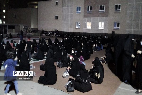 برگزاری  مراسم شب تاسوعای حسینی در شهرک آبشناسان شهرستان رباط کریم