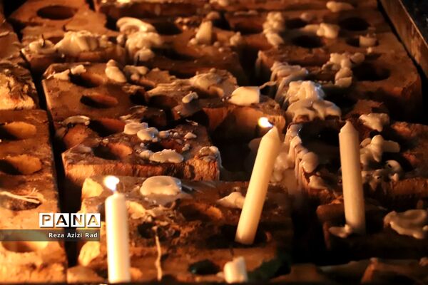آیین شمع گذاری شب عاشورا در مساجد تبریز
