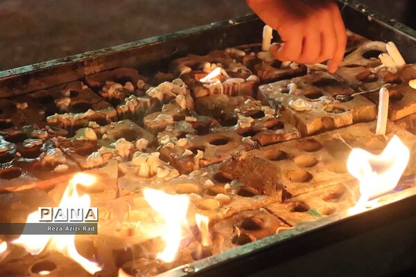 آیین شمع گذاری شب عاشورا در مساجد تبریز