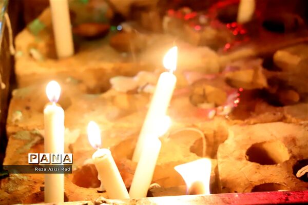 آیین شمع گذاری شب عاشورا در مساجد تبریز
