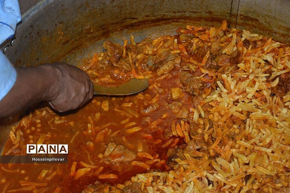 طبخ غذای حسینی در شهرستان خوسف