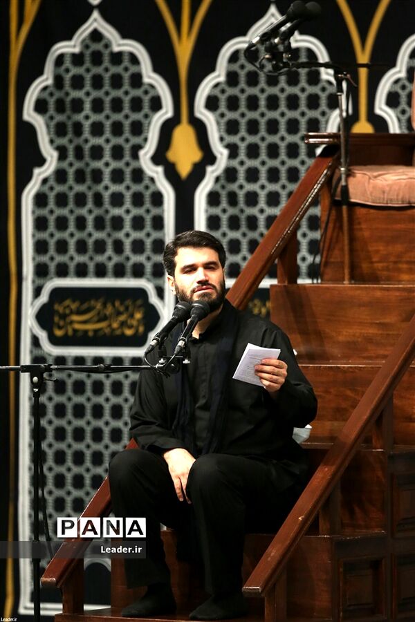 مراسم عزاداری شب عاشورای حسینی در حسینیه امام خمینی(ره)