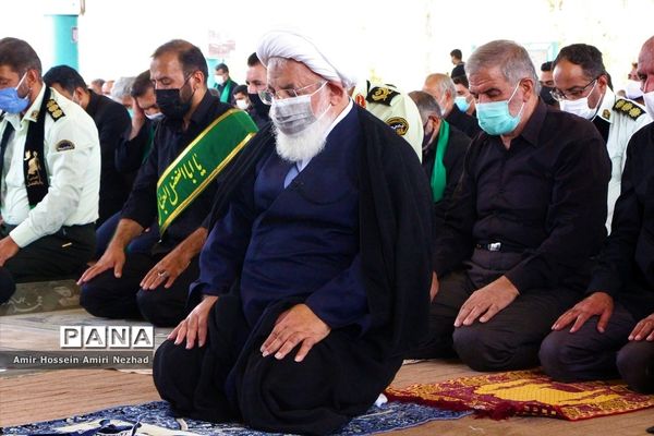 برپایی نماز ظهر عاشورا در یزد