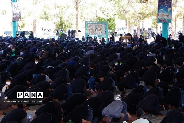 برپایی نماز ظهر عاشورا در یزد