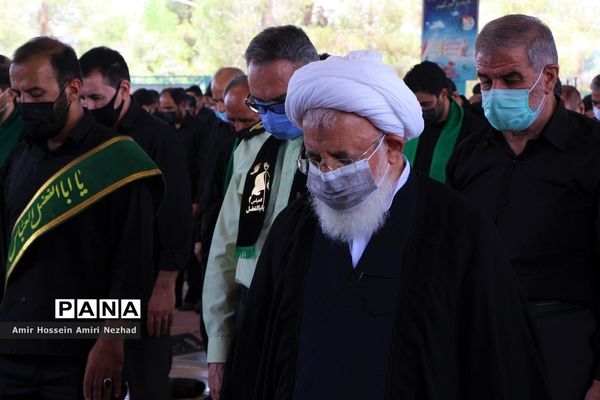 برپایی نماز ظهر عاشورا در یزد