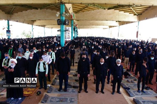 برپایی نماز ظهر عاشورا در یزد