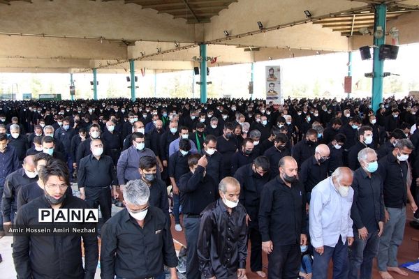 برپایی نماز ظهر عاشورا در یزد