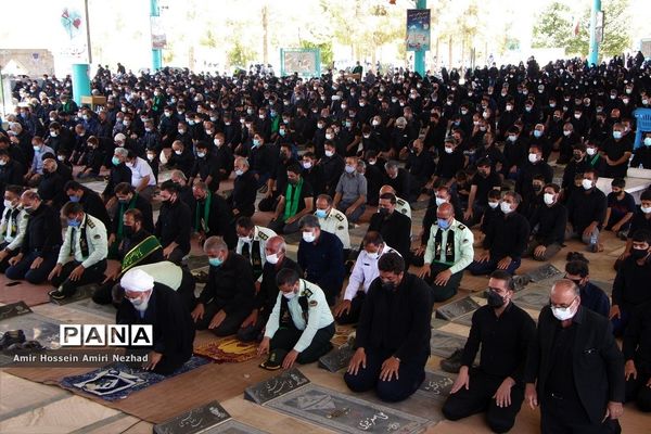برپایی نماز ظهر عاشورا در یزد