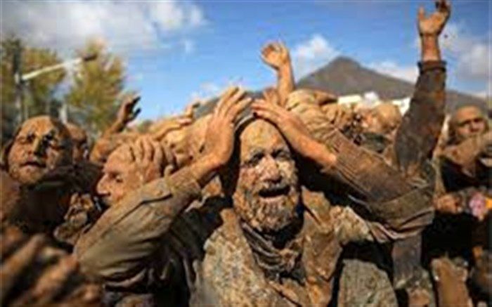 سنت عزاداری «گل مالی» لرستانی های قم در روز عاشورا